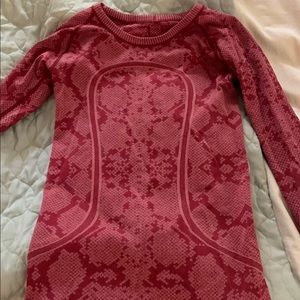red snakeskin swiftly tech LS lululemon shirt